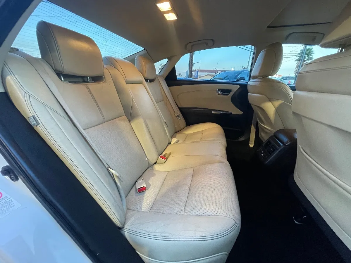 2018 Toyota Avalon Limited - Photo 14