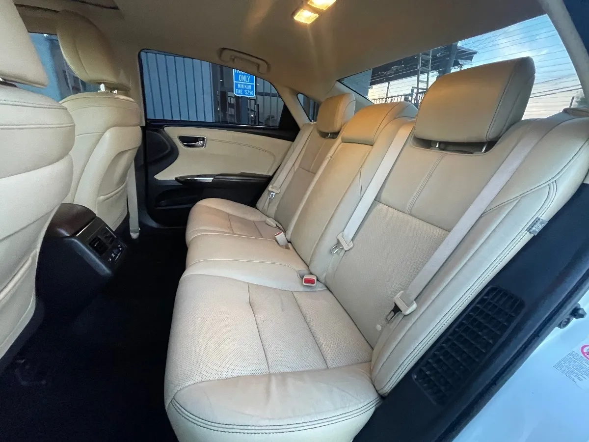 2018 Toyota Avalon Limited - Photo 15
