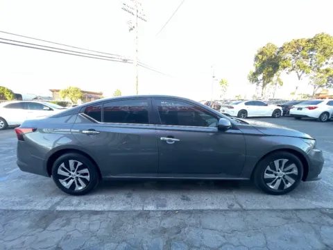 More photos of 2022 Nissan Altima 2.5 S at Crown Auto Gallery, CA