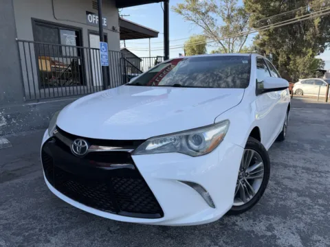 White 2017 Toyota Camry SE for sale in Corona, CA