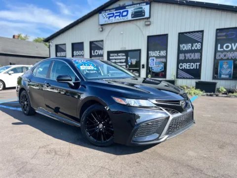 Black 2021 TOYOTA CAMRY SE for sale in Crown Point, IN