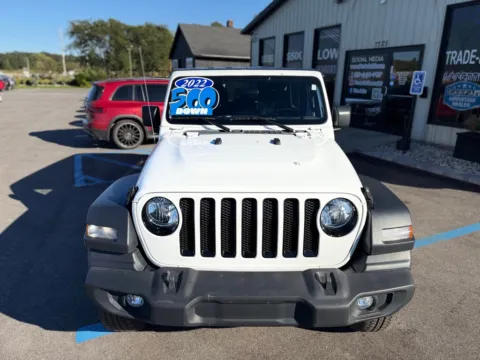 More photos of 2022 JEEP WRANGLER UNLIMI SPORT ALTITUDE at Pro Auto Finance, IN