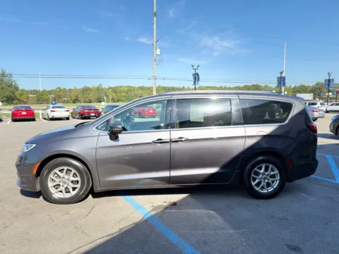 More photos of 2021 CHRYSLER PACIFICA TOURING L at Pro Auto Finance, IN