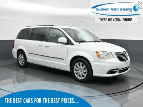 White 2014 Chrysler Town & Country Touring for sale in Norfolk, VA
