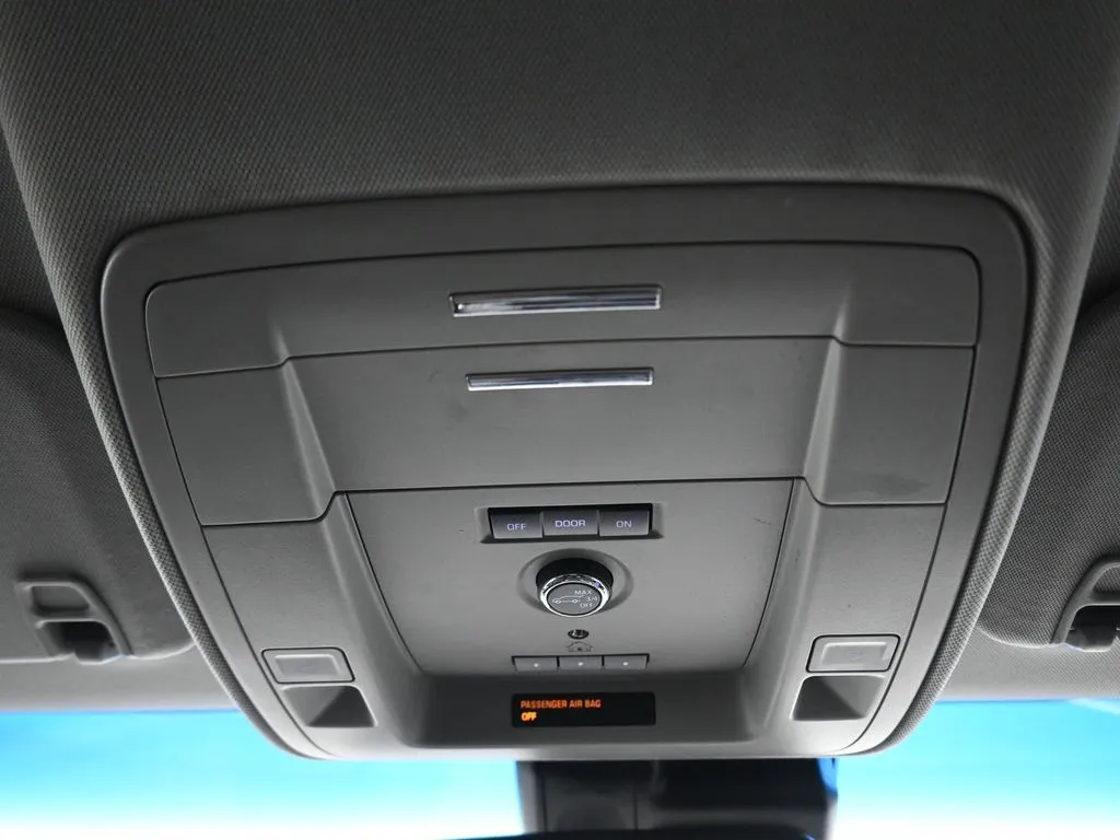 2019 Chevrolet Tahoe LT - Photo 24
