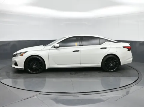 More photos of 2020 Nissan Altima 2.0 Platinum at Sullivan Auto Trading Norfolk, VA