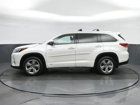 More photos of 2017 Toyota Highlander Hybrid Limited at Sullivan Auto Trading Norfolk, VA