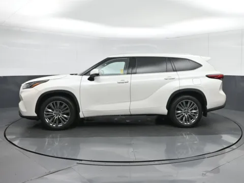 More photos of 2021 Toyota Highlander Limited at Sullivan Auto Trading Norfolk, VA