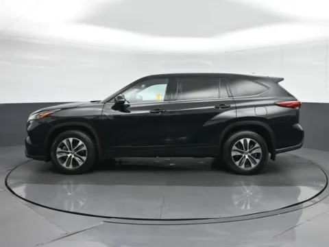 More photos of 2020 Toyota Highlander XLE at Sullivan Auto Trading Norfolk, VA