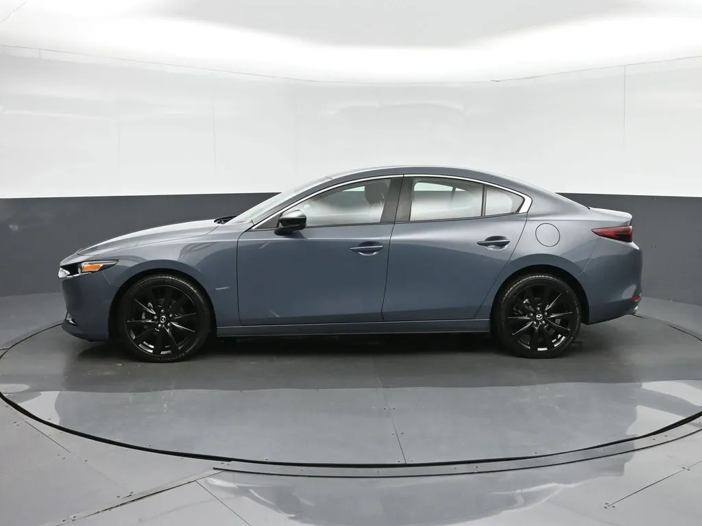 2022 Mazda Mazda3 Carbon photo 2