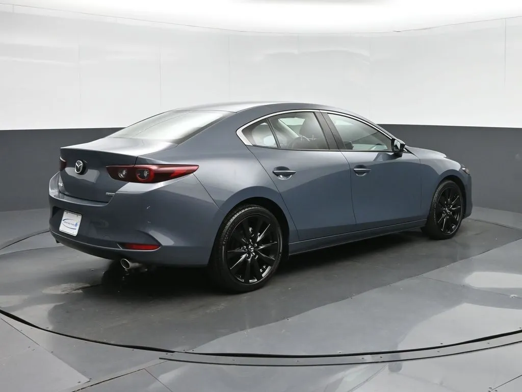 2022 Mazda Mazda3 Carbon photo 3