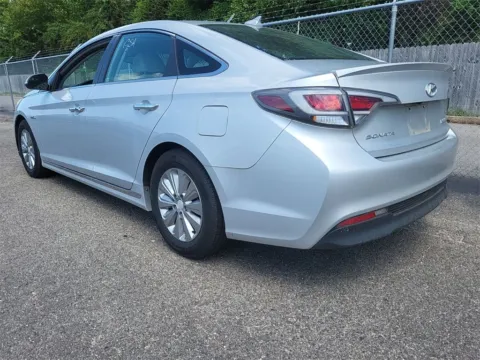 More photos of 2016 Hyundai Sonata Hybrid SE at Sullivan Auto Trading Norfolk, VA