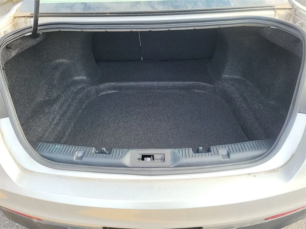 2017 Ford Taurus SE photo 3
