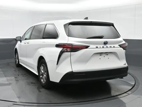 More photos of 2021 Toyota Sienna LE at Sullivan Auto Trading Norfolk, VA