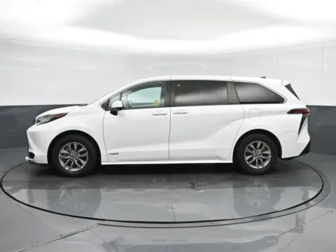 More photos of 2021 Toyota Sienna LE at Sullivan Auto Trading Norfolk, VA