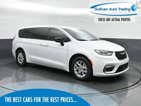 White 2024 Chrysler Pacifica Touring for sale in Norfolk, VA