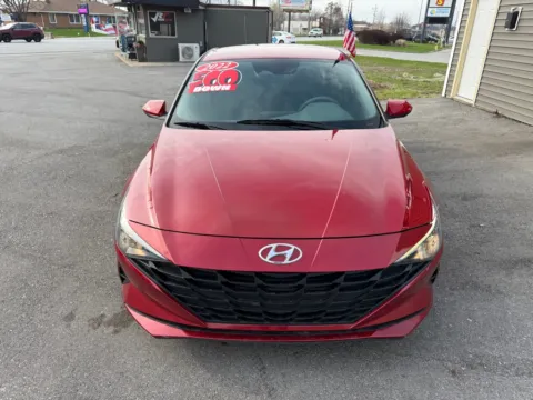 More photos of 2022 HYUNDAI ELANTRA SEL at Ride Time Auto Finance Crown Point, IN