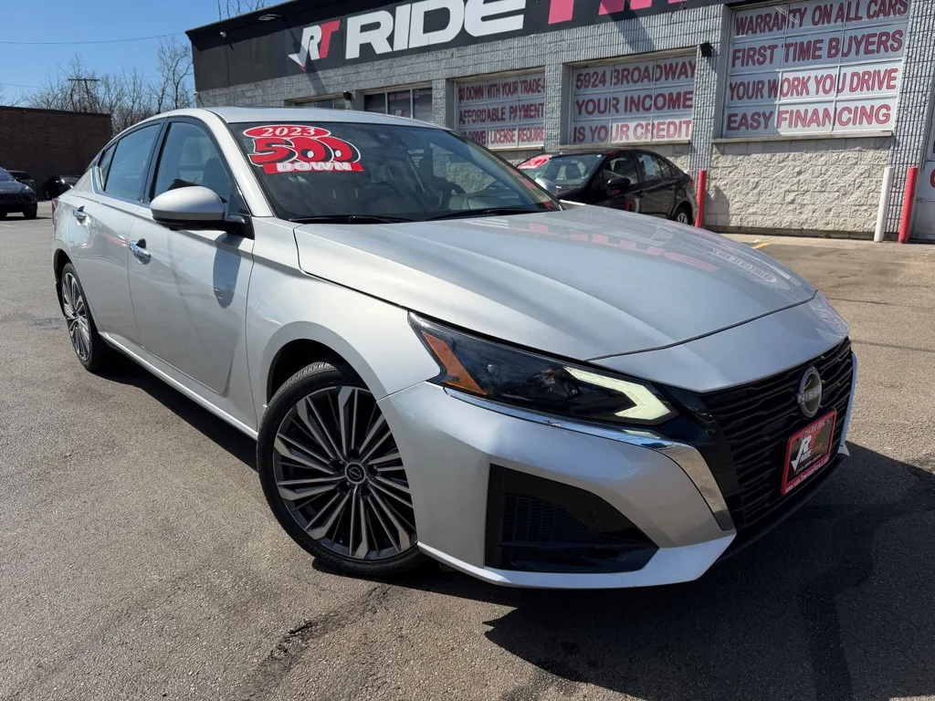 Silver 2023 NISSAN ALTIMA 2.5 SL for sale in Merrillville, IN