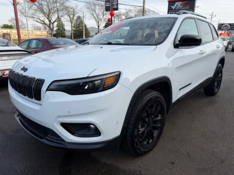 More photos of 2023 JEEP CHEROKEE ALTITUDE LUX at Ride Time Auto Finance Broadway, IN
