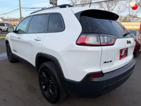 More photos of 2023 JEEP CHEROKEE ALTITUDE LUX at Ride Time Auto Finance Broadway, IN