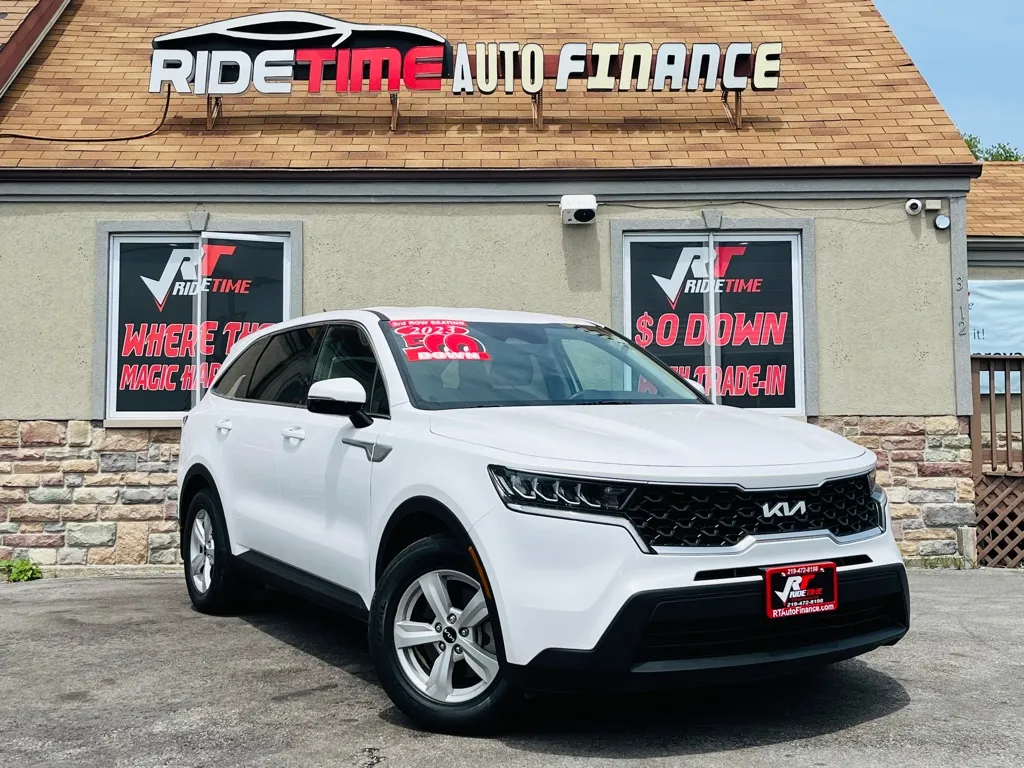 White 2023 KIA SORENTO LX for sale in Merrillville, IN