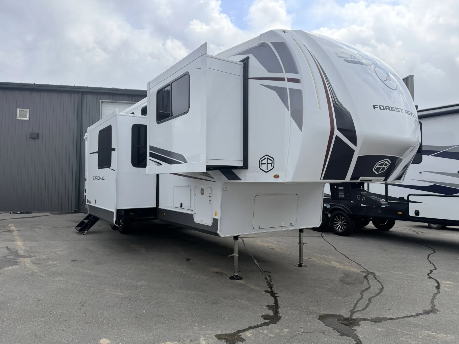 White 2026 FOREST RIVER CARDINAL 35FL for sale in Gulfport, MS
