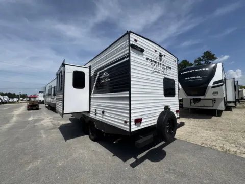 More photos of 2026 EAST TO WEST DELLA TERRA at County Line Campers, MS