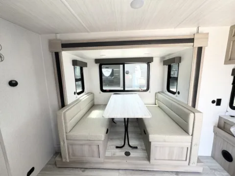 More photos of 2026 East To West DELLA TERRA 191BH at County Line Campers, MS