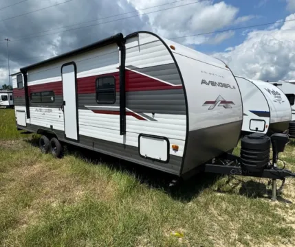 White 2025 PRIME TIME AVENGER 25BKLE for sale in Gulfport, MS