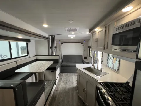 More photos of 2025 Gulf Stream VISTA CRUISER 23MBS at County Line Campers, MS
