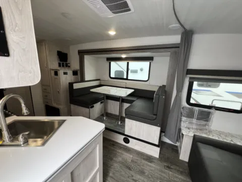 Photos of 2025 GULF STREAM VISTA CRUISER 23MBS for sale in Gulfport, MS at County Line Campers