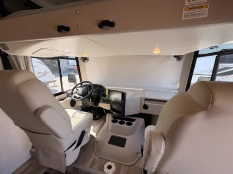 Photos of 2026 Thor Motor Coach LUMINATE MM30 for sale in Gulfport, MS at County Line Campers