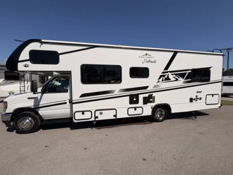 More photos of 2026 EAST TO WEST ENTRADA 2710NK at County Line Campers, MS