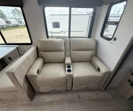 More photos of 2026 EAST TO WEST DELLA TERRA 272RL at County Line Campers, MS