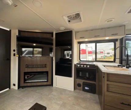 More photos of 2026 PRIME TIME TRACER 275BH at County Line Campers, MS