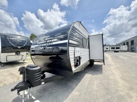 Black 2026 EAST TO WEST DELLA TERRA 241BH for sale in Gulfport, MS