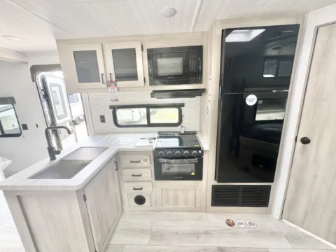 Another view of 2026 East To West DELLA TERRA 241BH for sale in Gulfport, MS at County Line Campers