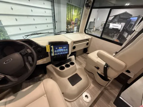More photos of 2026 Thor Motor Coach LUMINATE CC35 at County Line Campers, MS