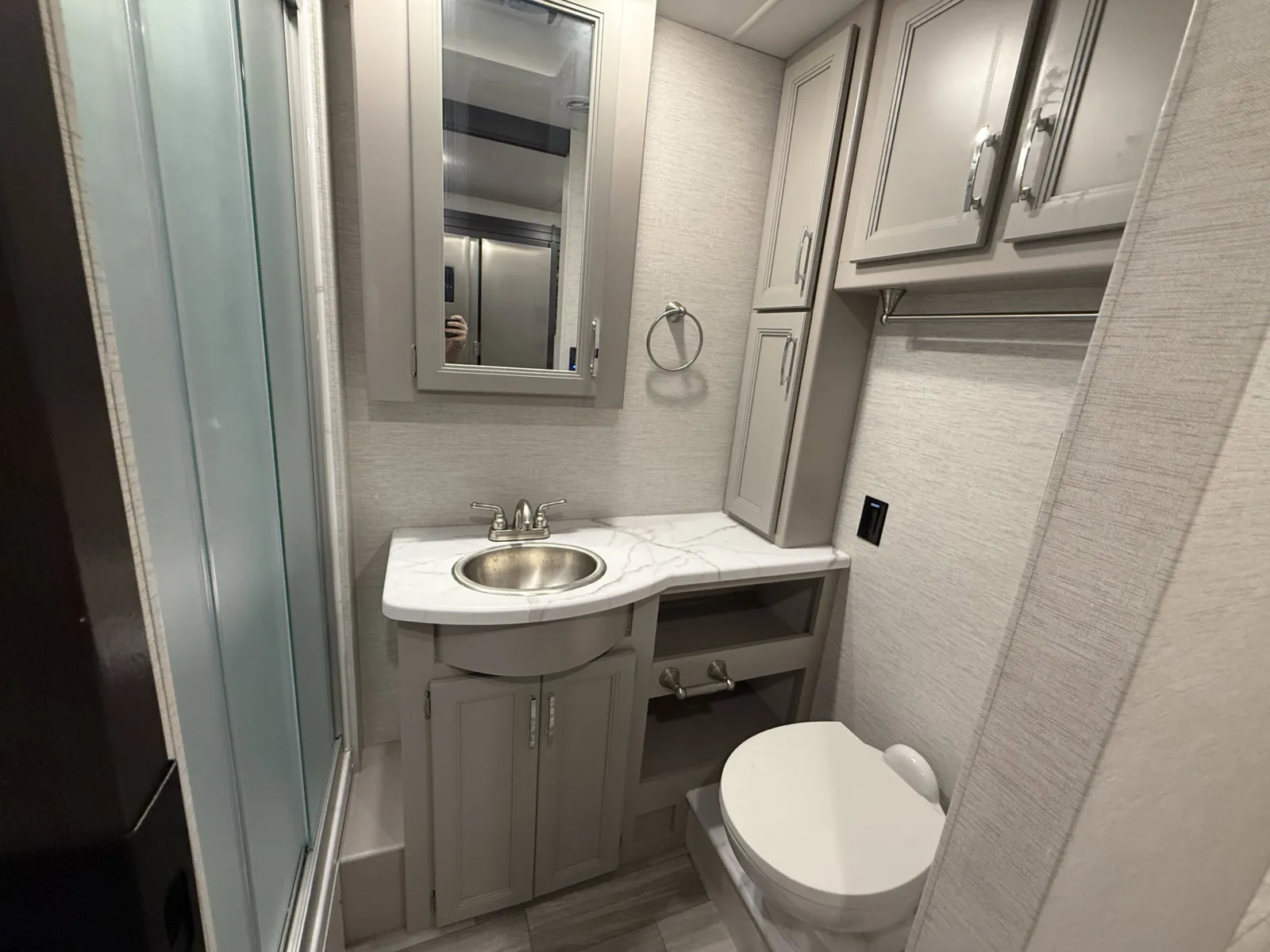 More photos of 2026 Thor Motor Coach LUMINATE CC35 at County Line Campers, MS
