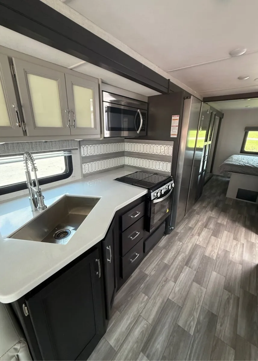 More photos of 2026 Thor Motor Coach LUMINATE CC35 at County Line Campers, MS