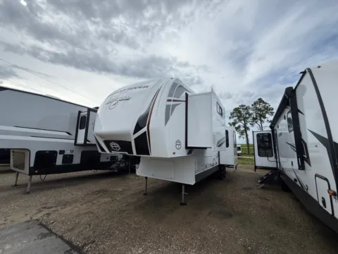 Photos of 2026 FOREST RIVER CARDINAL 33CHEF for sale in Gulfport, MS at County Line Campers