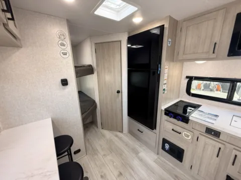 More photos of 2026 EAST TO WEST DELLA TERRA 170BHXLE at County Line Campers, MS