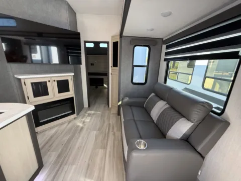 Photos of 2026 FOREST RIVER CARDINAL 37BEST for sale in Gulfport, MS at County Line Campers