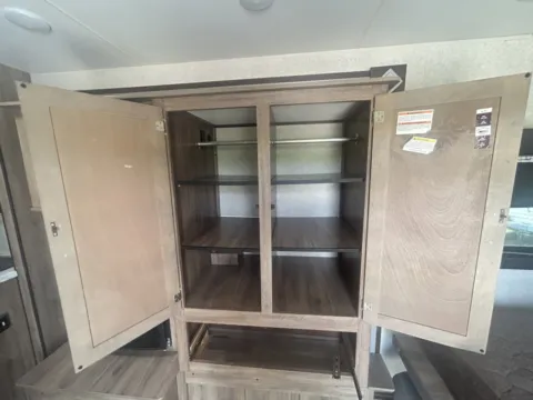More photos of 2020 JAYCO HUMMINGBIRD 17MBS at County Line Campers, MS