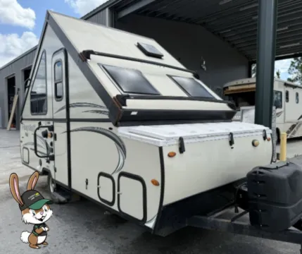 Beige 2018 FOREST RIVER FLAGSTAFF 19QBHW for sale in Gulfport, MS