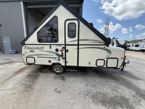 Photos of 2018 FOREST RIVER FLAGSTAFF 19QBHW for sale in Gulfport, MS at County Line Campers