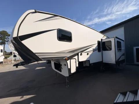 More photos of 2023 CrossRoads RV CRUISER 27MK at County Line Campers, MS