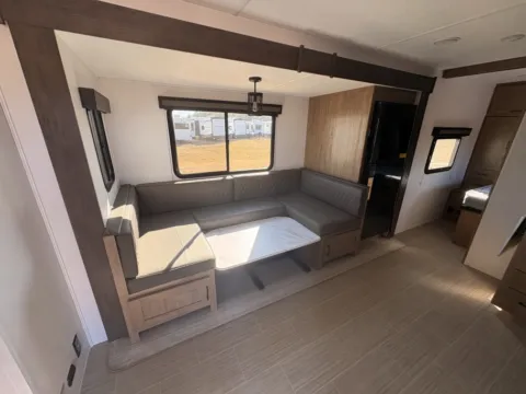 Photos of 2024 Coachmen RV FREEDOM EXPRESS 258BHS for sale in Gulfport, MS at County Line Campers