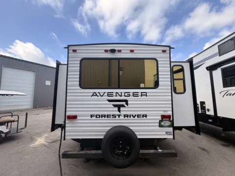More photos of 2026 PRIME TIME AVENGER 27REI at County Line Campers, MS