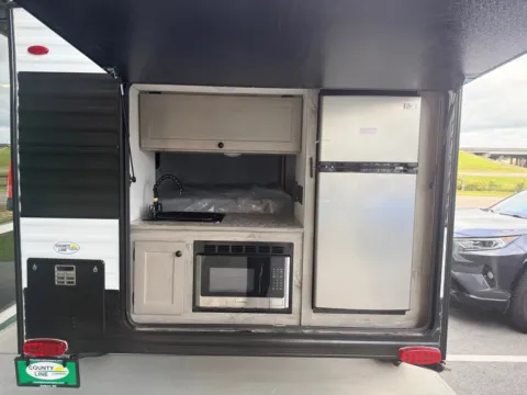 More photos of 2026 SUNSET PARK SUNRAY 119 at County Line Campers, MS